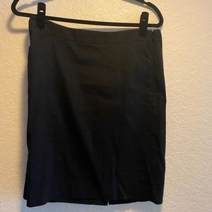 Theory skirt in black.